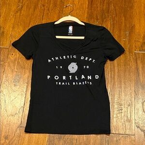 Women’s Medium Black Portland Trail Blazers V-Neck T-Shirt